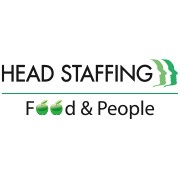 Pracownik produkcji w fabryce sera